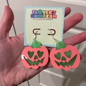 Acrylic glow in the dark heart eyes jack o lanterns pumpkins earrings halloween